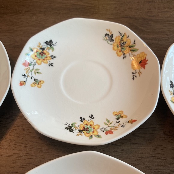 Gorgeous set of six octagonal vintage saucers from Homer Laughlin - Picture 9 of 17